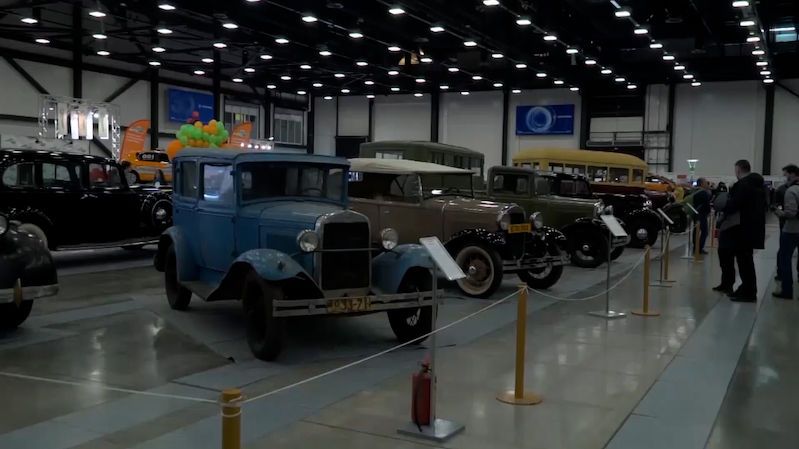 Výstava historických aut v Petrohradě ukázala i sovětskou vzácnost